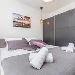Luxury Noa 아파트